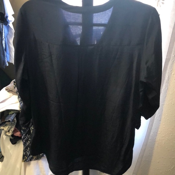 🌟🌟🌟price dropNWT Express navy silk like blouse - Picture 4 of 4